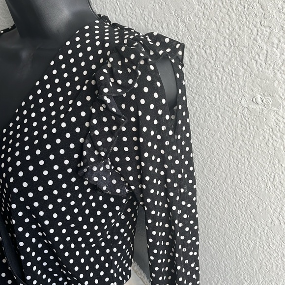 Fancy polkadot blouse, cold shoulder black-and-white - Picture 5 of 7